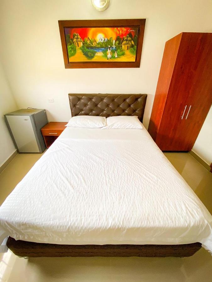 Hotel Aeromar Central Санта Марта Екстериор снимка