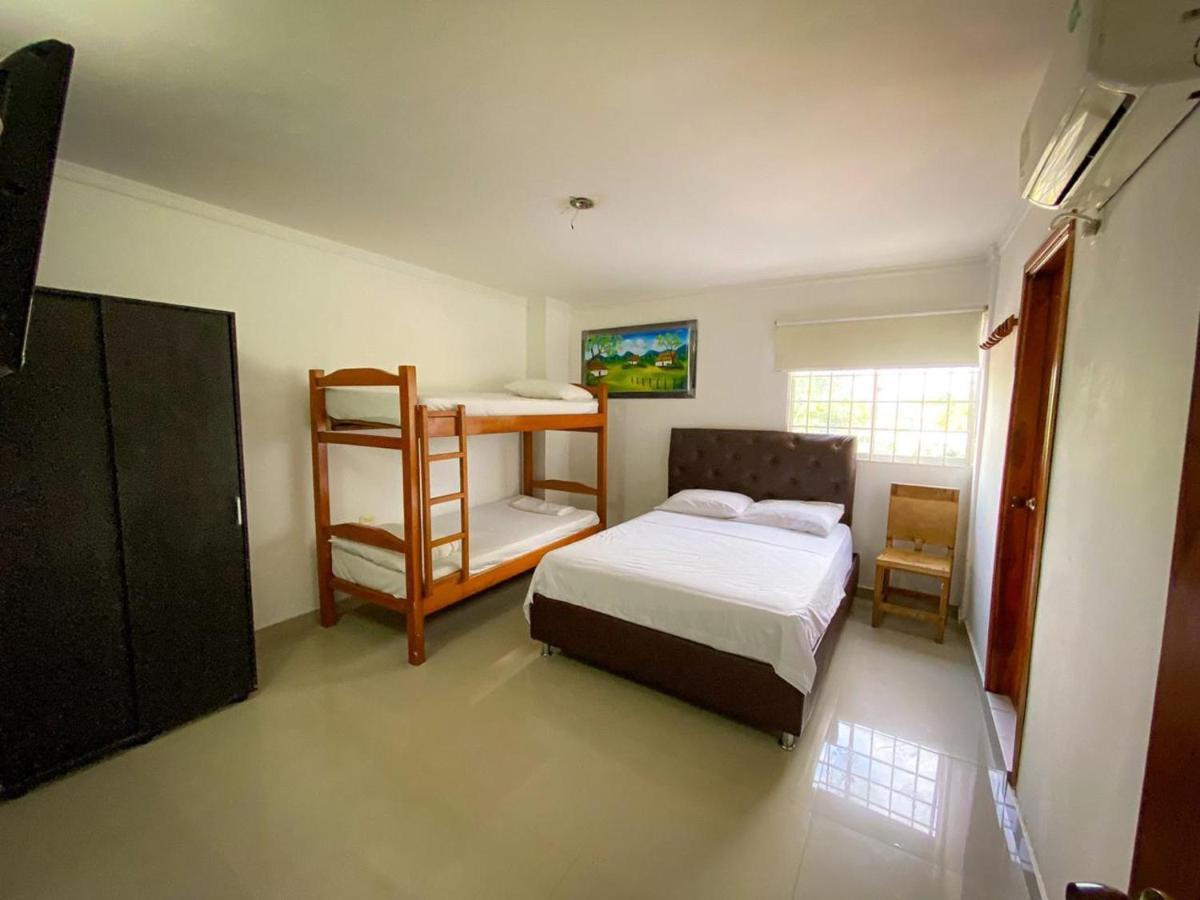 Hotel Aeromar Central Санта Марта Екстериор снимка