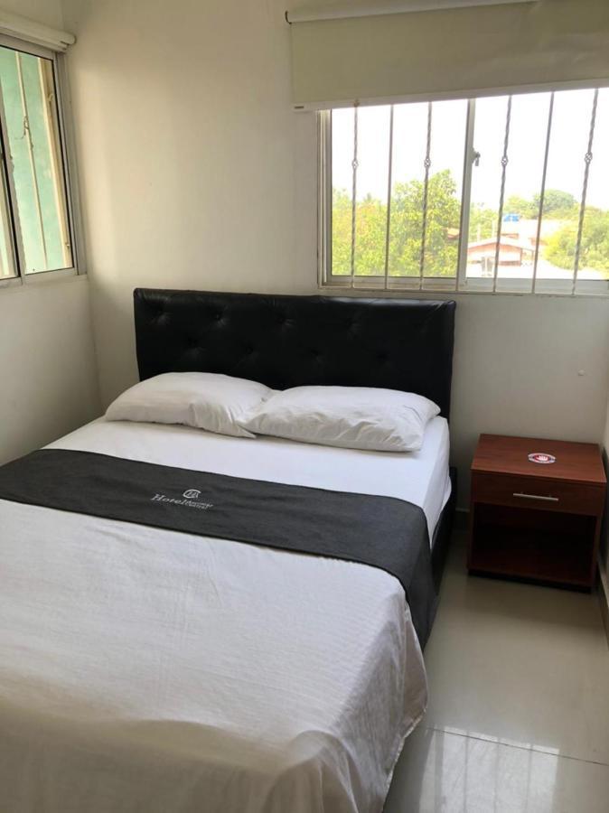 Hotel Aeromar Central Санта Марта Екстериор снимка