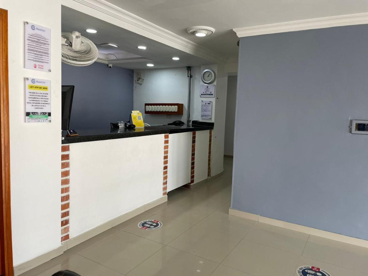 Hotel Aeromar Central Санта Марта Екстериор снимка
